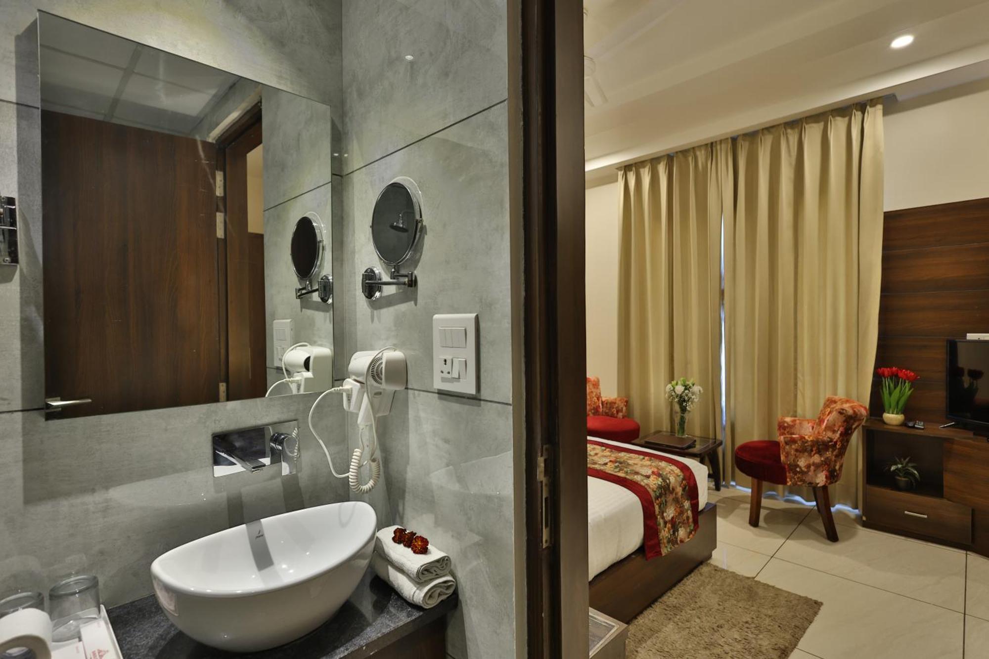 Hotel Ramaya Inn Raiwala 外观 照片
